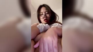 Em mắt kính mặt dâm, thủ dâm cực nứng