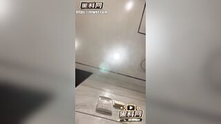 Nữ thần mạng Han Yuwei với 350k ng theo dõi lộ clip bị bố đường xem như nô lệ mà chơi