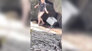 Quay lén phượt thủ chịch nhau tại hàng đá