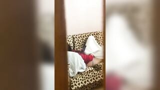 con em họ tao nứng lồn tự thủ dâm mà nó lại không đóng cửa