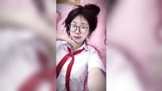 Nhỏ em họ vừa lên lớp 10 liền thưởng cho bú cu thoả thíc