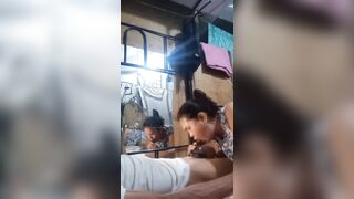Mẹ vợ bú mút con cặc cho con rể dâm đãng
