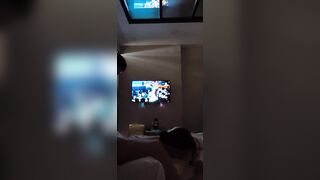 Nhìn dòng tinh chảy ra từ cái lol khít của em nó