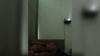 Em sinh viên qua phòng trọ học đàn