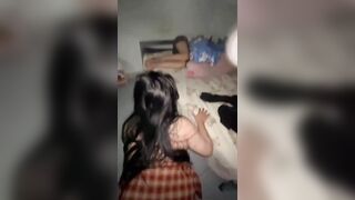 Đụ chị họ kế bên anh họ đang say ảnh không biết