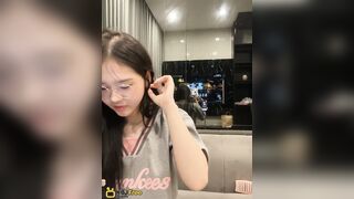 Trần Hà My con đĩ lăng loàn bán quạt bên trung quốc xinh xắn - phần 23