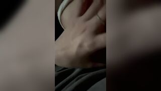 nằm cạnh con bạn thân mà vú cứ ngồn ngộn thế này