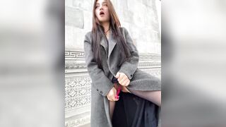 Vãi, Gái xinh Loli Đi Vào Khu tham quan Public, Bóp vú Móc lồn thủ dâm live sex