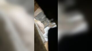 Quay lén em gái tóc vàng đi tắm, dáng bé nó trắng nuột vãi lồn