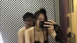 nhân trần bé ghệ sinh viên trước gương em còn chủ động quay phim lúc địt