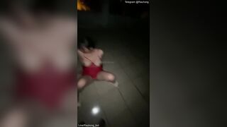 Nữa đêm cùng e ghệ vú bự lên sân thượng khỏa thân public vừa bú vừa móc cho e sướng