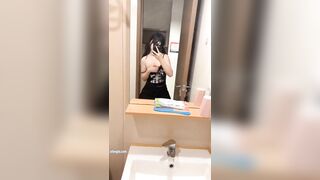 Em loli lộ video liếm đầu ti gửi cho người yêu