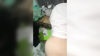 Mưa quá em teen love 10 cho địt để trú mưa, lồn non khít vãi đái