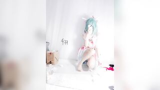 Em loli bím hồng thủ dâm bắn nước tung tóe