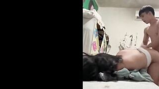 Em quay tay cho hư của quý anh rồi mới chịu cho anh doggy