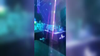 Lỗ video địt nhau bú lồn nhân viên karaoke mới nhất
