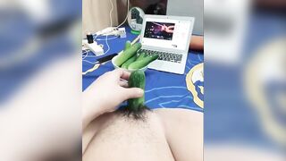 Cô giáo P-Hằng trong nhà tắm thủ dâm bằng dưa chuột