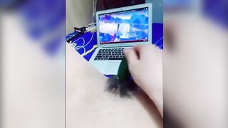 Cô giáo P-Hằng trong nhà tắm thủ dâm bằng dưa chuột