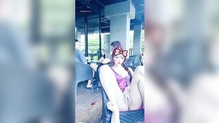 Em gai đi cafe mà nứng lồn
