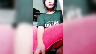 em gái Việt mới lớn lồn non tơ tập tành livestream vừa xe doremon vừa show hàng 2