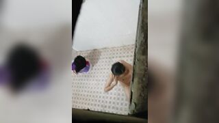 Em họ tắm dáng đẹp vú to