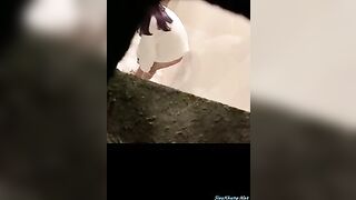 Em họ thay đồ