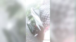 Mưa bão anh không tha còn dẫn em ra đồng doggy xả sữa chua đầy mông