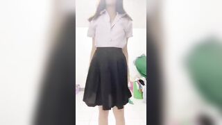 nhìn em nó nứng mà thương
