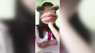 “Đi học về thì chỉ nhéc bút vào thôi, tối mới móc”