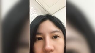 Em rau 2k8 vú to lồn non nhét toy vào lồn thủ dâm phần 2