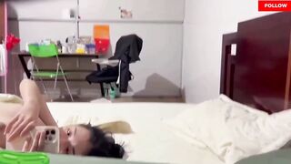 Tình nhân xinh đẹp vú to mông căng đang xem tiktok thì bị người yêu đè ra doggy