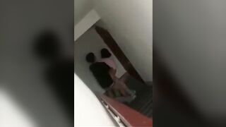 ~Đôi bạn trẻ nửa đêm địt sung quá bị chủ trọ quay lại clip mà ko biết