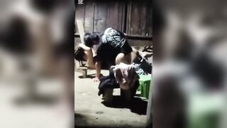 Quay lén chị họ địt nhau với trai trong bếp dâm đãng kích thích