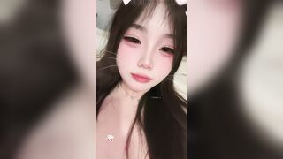 Em chubby lồn múp móc lồn bắn nước tung tóe