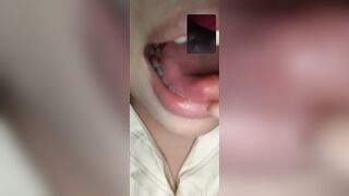 Em chỉ há miệng bú mỗi a thôi