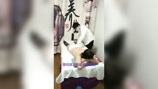 Quay lén Tiệm Massage, Mấy khách nữ mặc bikini, Nhân viên Bóp mông