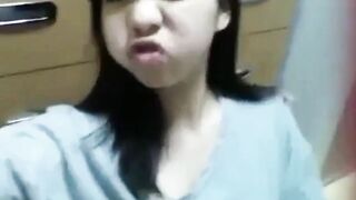 Con em họ mới lớn đã biết khoe vú gửi cho trai
