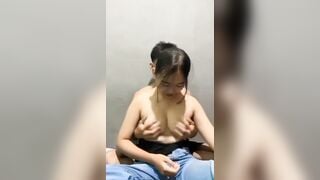 Thằng cháu mới lớn được Dì cho nếm thử mùi lồn, mà cu cậu vừa cương đã bắn cmnr