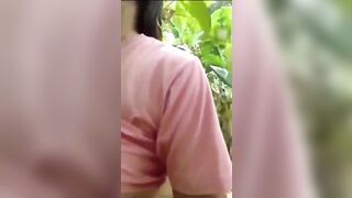 Anh xe ôm Grab chở khách hàng vào bụi chuối đụ.