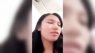 Em trai 17 tuổi được chị họ 19 tuổi cưng chiều cho vào toilet đụ nhau như nhân tình.