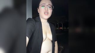 Gái xinh chubby vú to lồn múp ra công viên thủ dâm trước mặt người lạ phần 1
