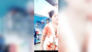 Chị mb thủ dâm bằng toy cho trai trẻ xem trong nhà bếp dâm đãng p3