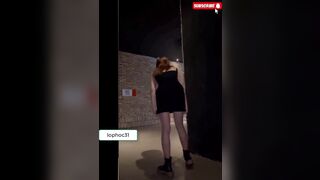 Em kêu mê địt ở chỗ đông người