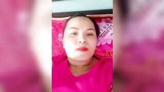 Cô giáo mầm non cho trai trẻ xem vú khi call video