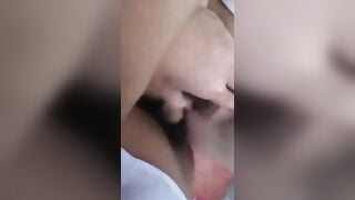 Anh họ vừa đụ vừa xoa hạt le em gái 17 tuổi mới lớn đụ thế sao em nó chịu được.