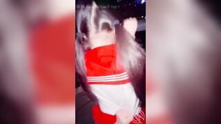 Nửa đêm dắt em loly cosplay nữ sinh lên tầng thượng doggy