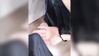 Xuống bếp phụ mẹ nấu ăn, mà nhìn mẹ ngon quá nên ăn lồn mẹ kế trước