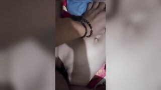 Cha mẹ ko ở nhà anh họ đè đụ em gái 16 tuổi đến phát khóc.