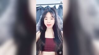 Gái xinh cho các anh trai xem mông lồn lấy may dâm đãng