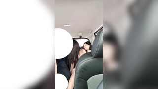 Bắt xe chở bé e họ đi chơi sẵn tiện bắt e bú cu móc lồn public lun trên xe cho sướng